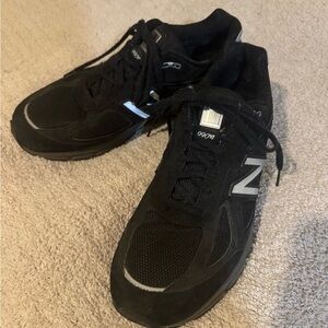 New Balance Men's Black and Gray Sneakers